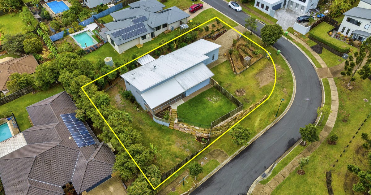 29 Angourie Cres, Pacific Pines QLD 4211