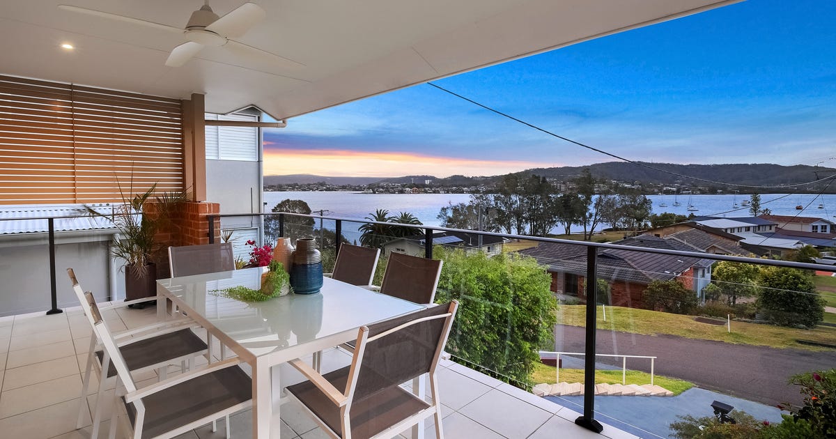 8 Orana Street, Green Point NSW 2251