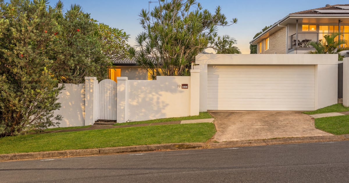 19 Warrener Street, Nerang QLD 4211 - property.com.au