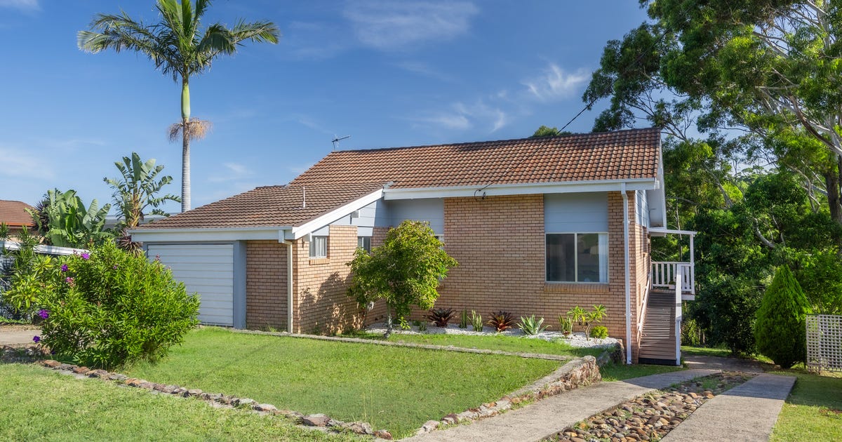 33 Bushland Avenue, Mollymook Beach NSW 2539