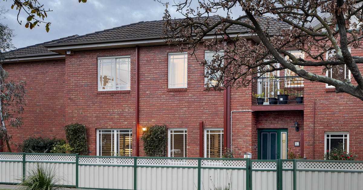 1A Grandview Grove, Carnegie VIC 3163 - property.com.au