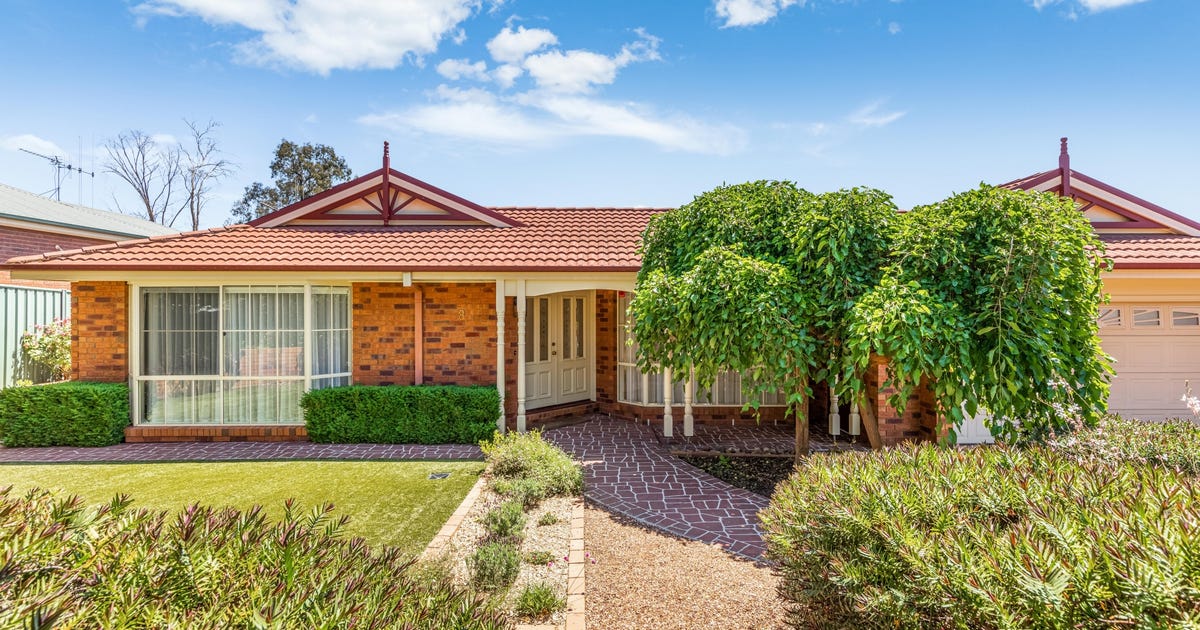 8 Northmoor Drive, Strathdale VIC 3550