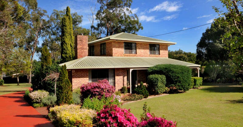 5 Golf Course Drive, Middle Ridge QLD 4350 - property.com.au