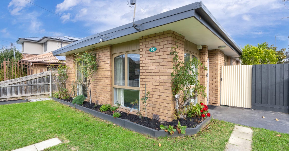 92 Seventh Avenue, Rosebud VIC 3939