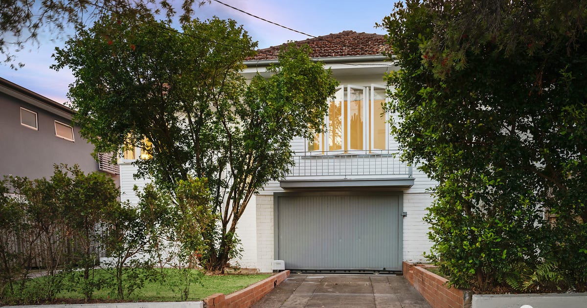 8 Lloyd Street, Camp Hill QLD 4152