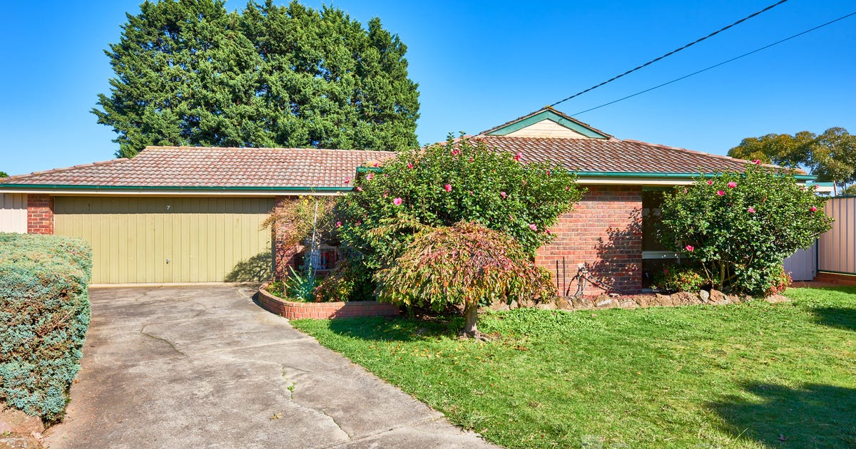 7 Valerie Court, Hampton Park VIC 3976 - property.com.au