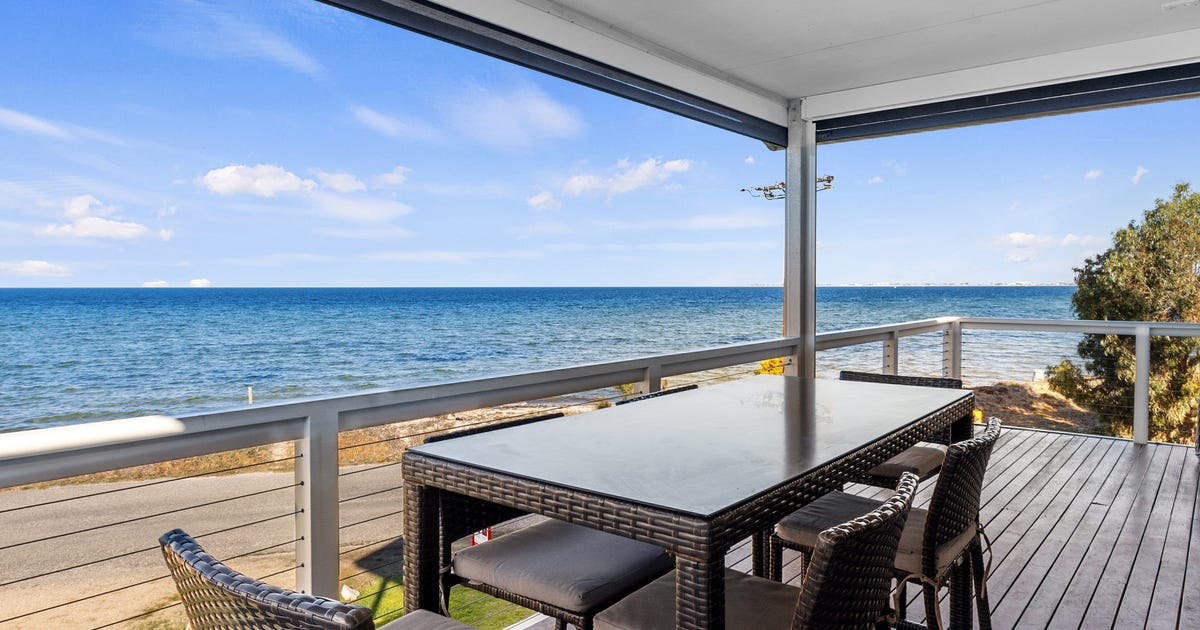 8 esplanade pine point