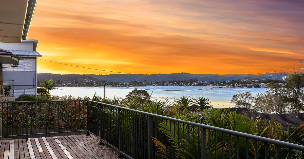 10 Orana Street, Green Point NSW 2251