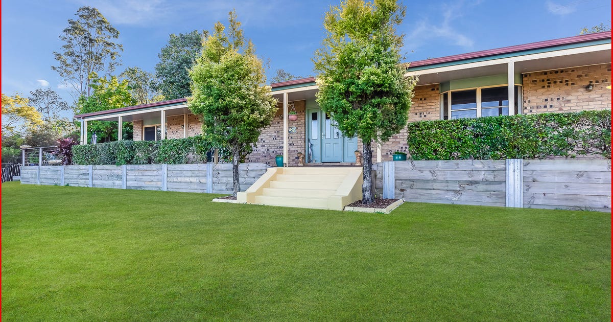 4 Chatswood Court, Arana Hills QLD 4054