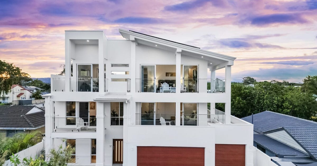 19 Summerland Key, Broadbeach Waters QLD 4218 - property.com.au