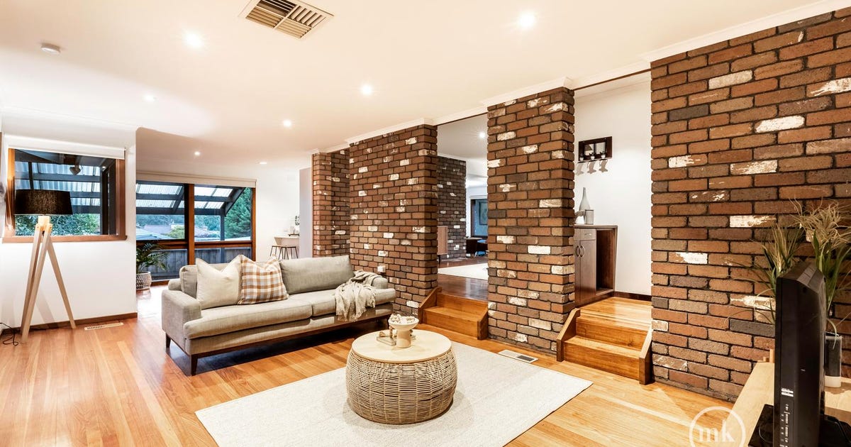 2 Dunbarton Drive, Eltham North VIC 3095