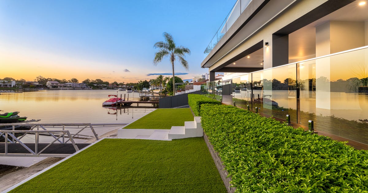 102 Upton Street, Bundall QLD 4217