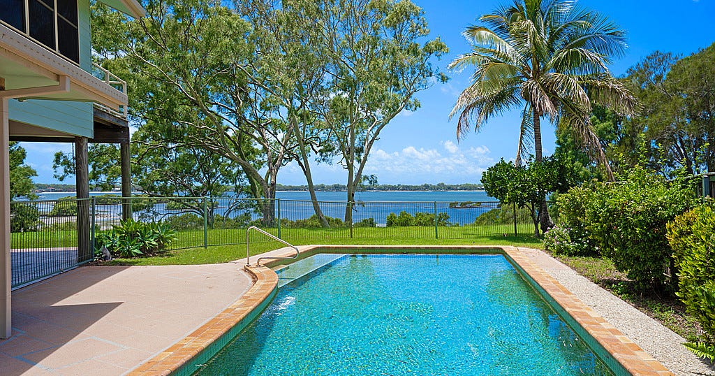 25 Howard Court, Sandstone Point QLD 4511