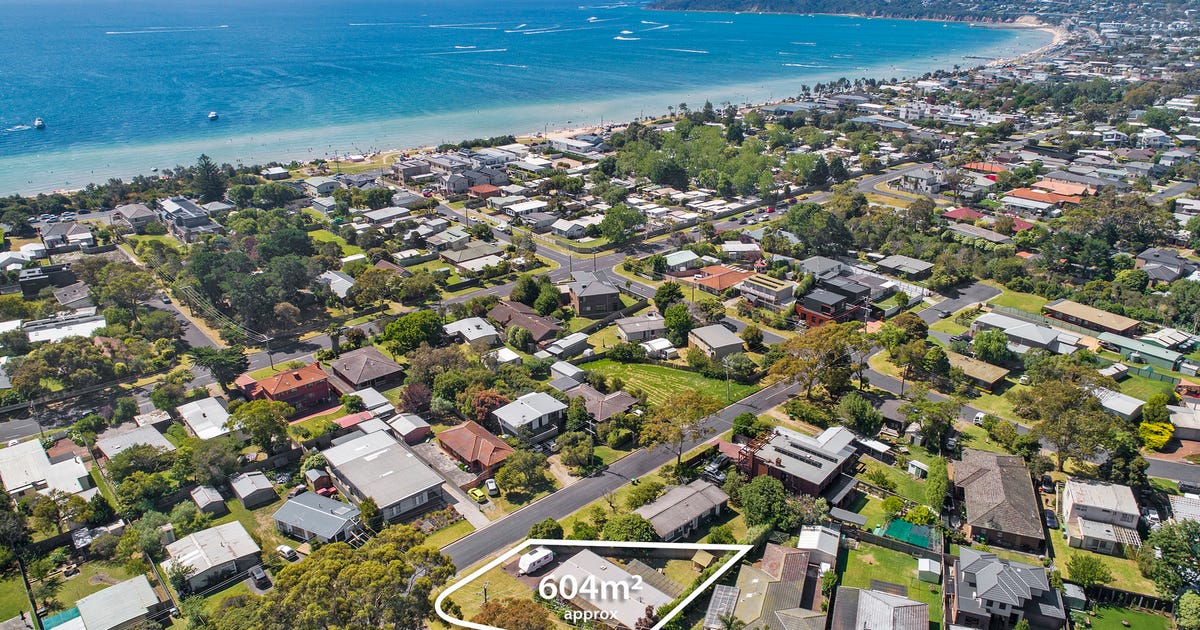 8 Brian Street, Safety Beach VIC 3936