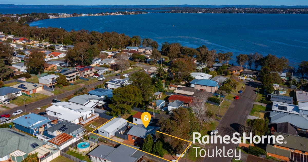 11 Ninth Avenue, Toukley NSW 2263