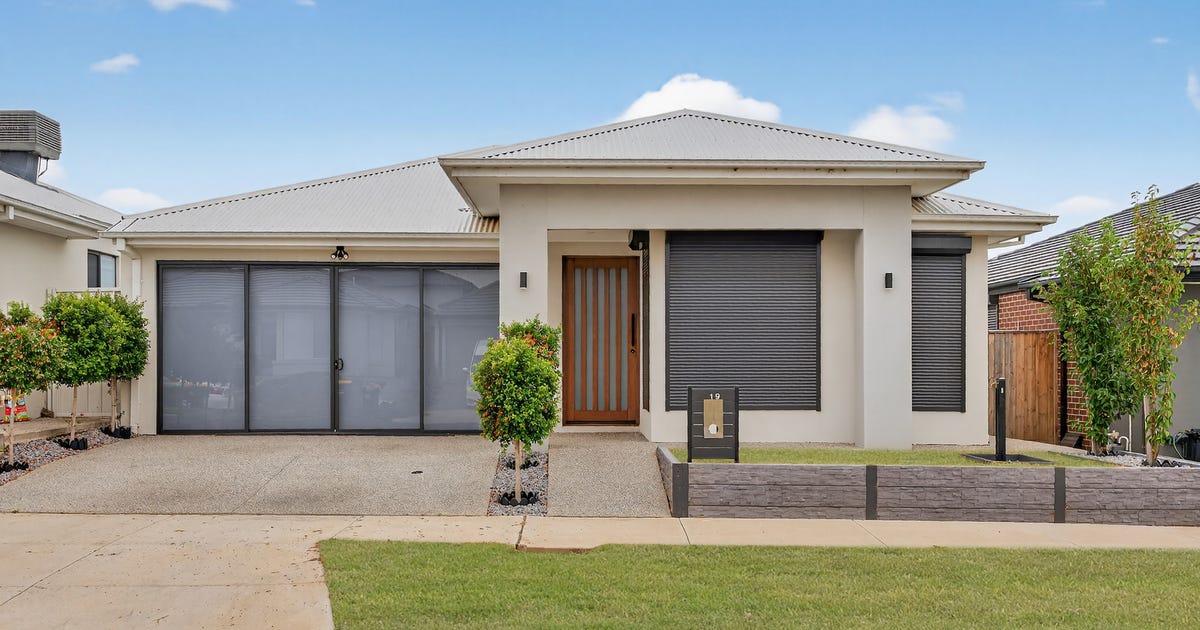 19 Wilderness Road, Fraser Rise VIC 3336 - property.com.au
