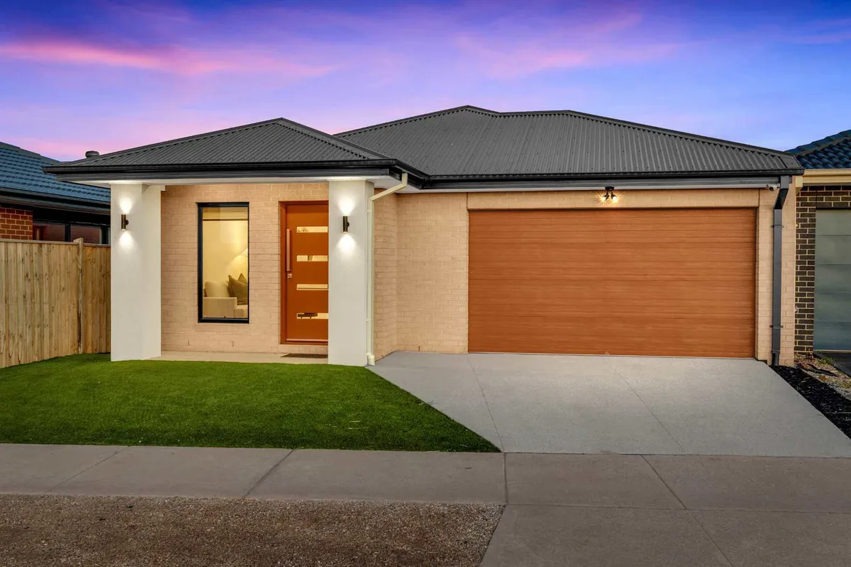 90 Plymouth Drive, Rockbank, VIC 3335