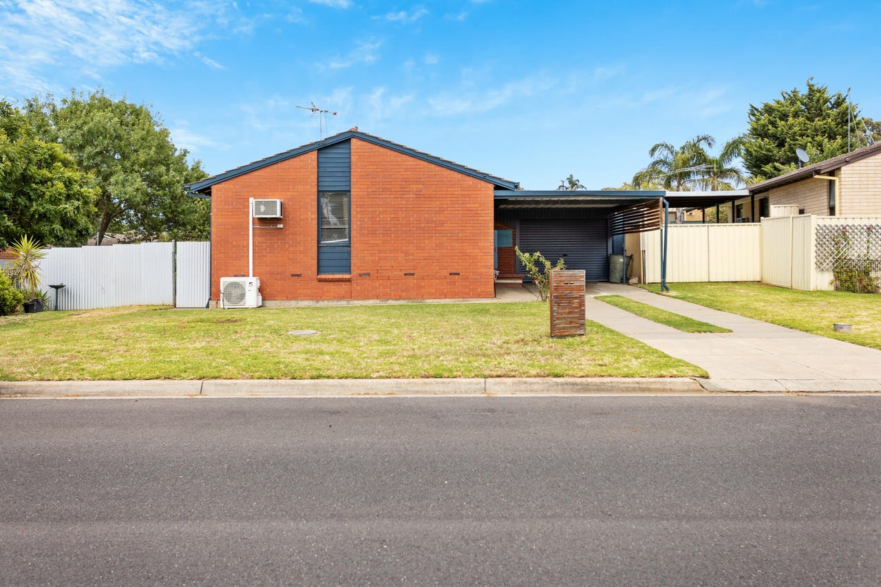 17 Figtree Cres Huntfield Heights SA 5163 property .au