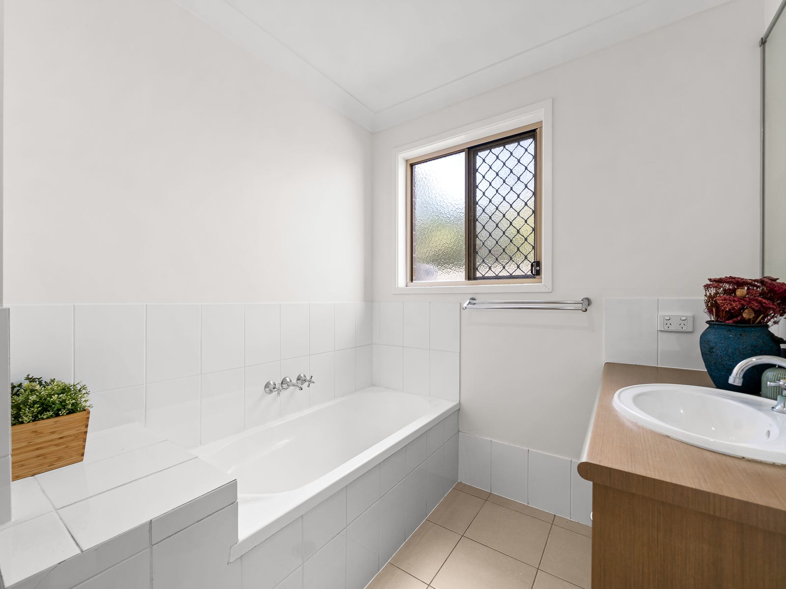 Property image – photo 11