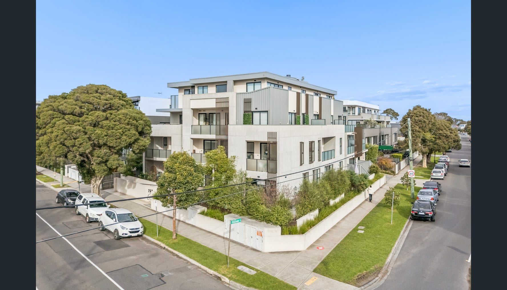 Contemporary apartment in Carnegie