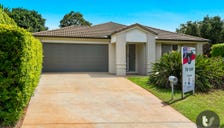 Property at 3 Whitsunday Pl, Redland Bay, QLD 4165