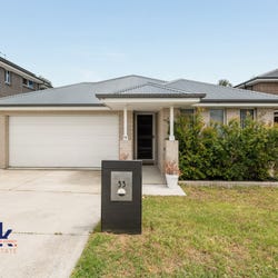 33 Dowie Drive, Claymore