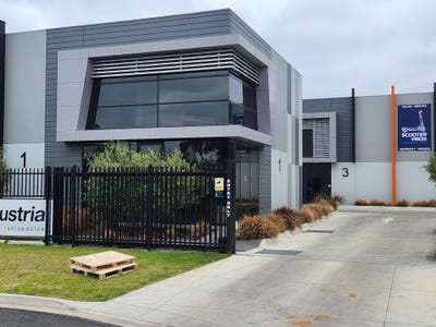 1/3 Dyson Court, Breakwater, VIC