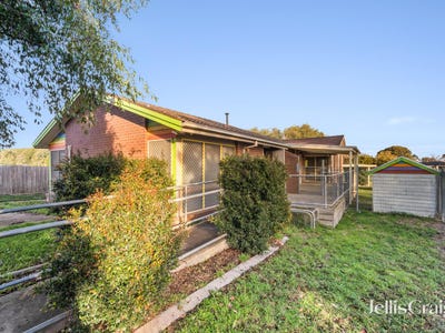 102 Leawarra Crescent, Delacombe, VIC