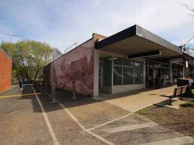 92 Main Road, Monbulk, VIC