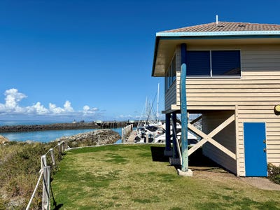 2 Buccaneer Drive, Urangan, QLD