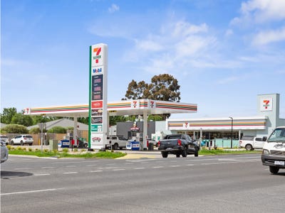 7-Eleven & Smokin Joe’s, 18-20 Bridge Street West, Benalla, VIC