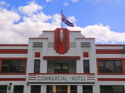 Commercial Hotel, 83 High Street, Mansfield, VIC