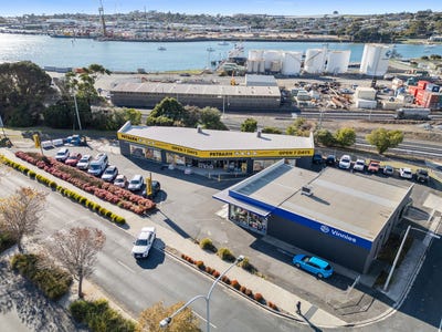 Petbarn & Vinnies, 1-3 Finlayson Way, Devonport, TAS