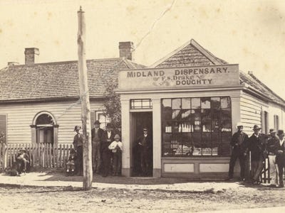 Imbibers and Robinson's Cottages, 72 - 74 High Street, Oatlands, TAS