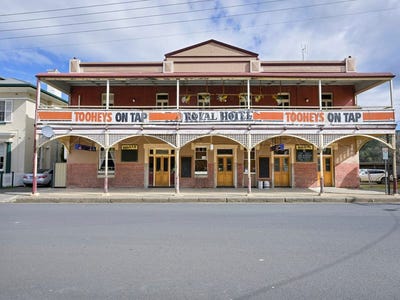 The Royal Hotel, 75 Gaskill Street, Canowindra, NSW