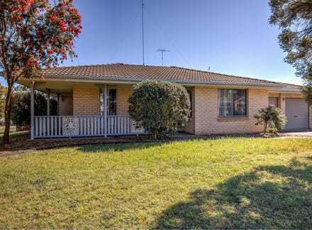 15 Muirfield Cres, Glenmore Park, NSW 2745 - realestate.com.au