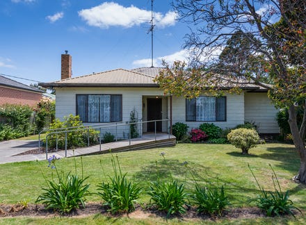 67 Calvert Street Colac VIC 3250 realestate .au