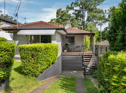 32 Dobbs Street Holland Park West QLD 4121 realestate .au