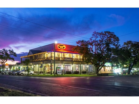 The Village Green Hotel 230 Pound Street Grafton Nsw 2460 The Village Green Hotel 230 Pound Street Grafton Nsw 2460