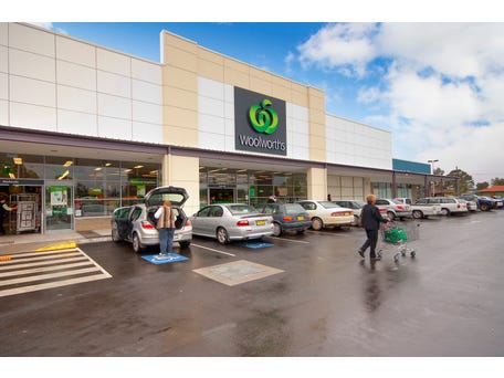 Macksville Shopping Centre, 37 Cooper St, Macksville, NSW 2447