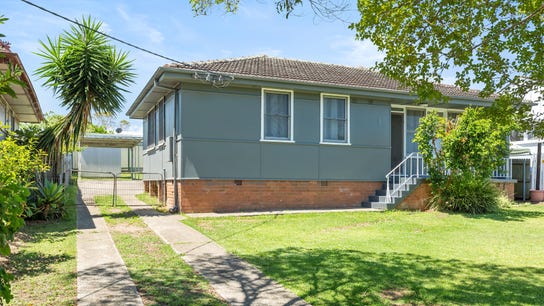 Property at 5 Shearman Avenue, Raymond Terrace, NSW 2324