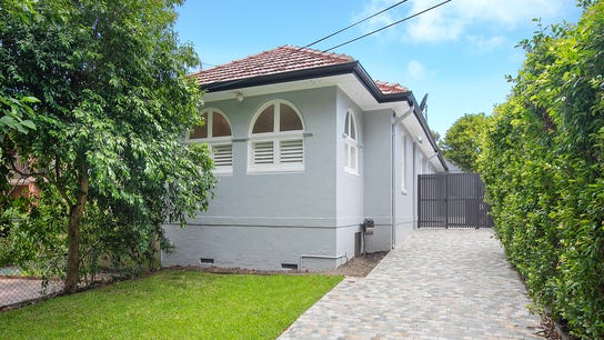 Property at 7 Harden Avenue, Northbridge, NSW 2063