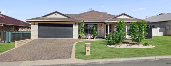 Property at 18 Warwick Road, Hillvue, NSW 2340