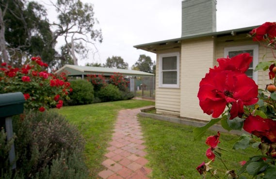 18 Railway Street, Euroa VIC 3666 - property.com.au