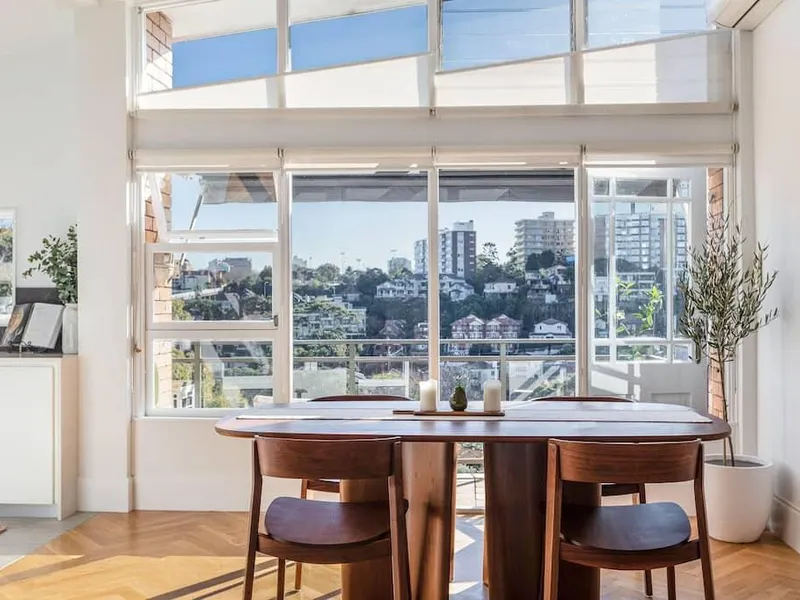Luxurious Two-Bedroom Art Loft with Panoramic North Sydney Views in Neutral Bay