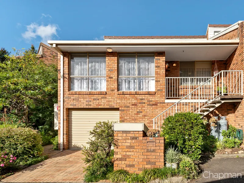 Fresh & Bright Villa with Delightful Courtyard - Under Contract - Please contact agent for more information.