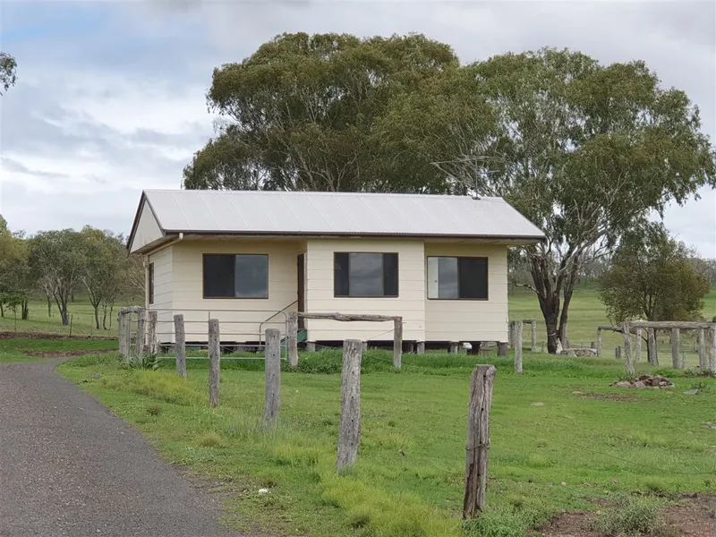 2 Bedroom Cottage on 1.97 acres