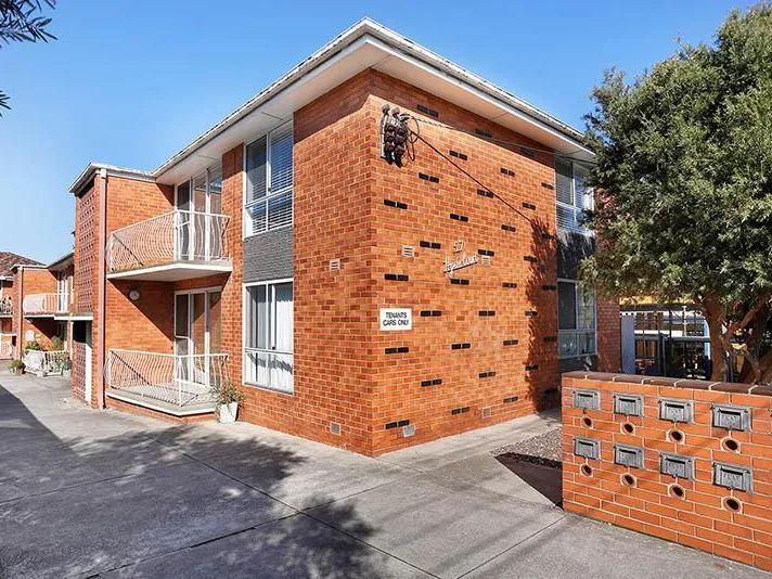 LARGER THAN MOST TWO BEDROOMS IN FOOTSCRAY