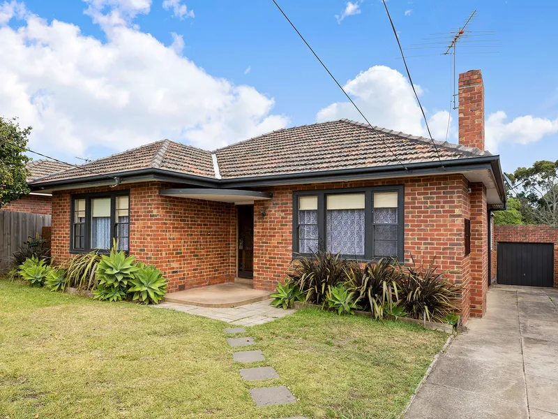 Three Bedroom Home - Clinker Brick with park-side pleasures
