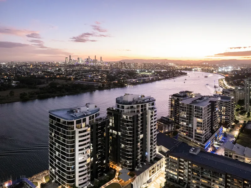 UPSCALE APARTMENT WITH SPECTACULAR RIVER OUTLOOK